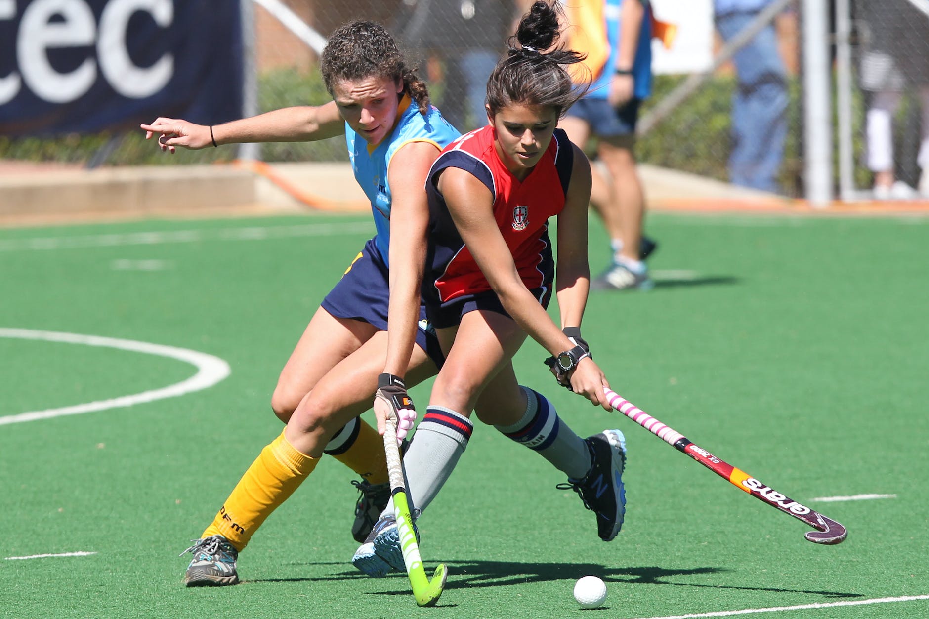 women playing field hockey
